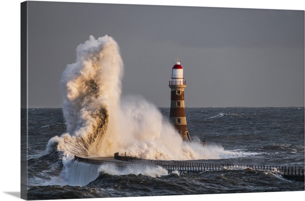 Waves Splashing Against Roker Lighthouse At The End Of A Pier; Sunderland, Tyne And Wear, England
