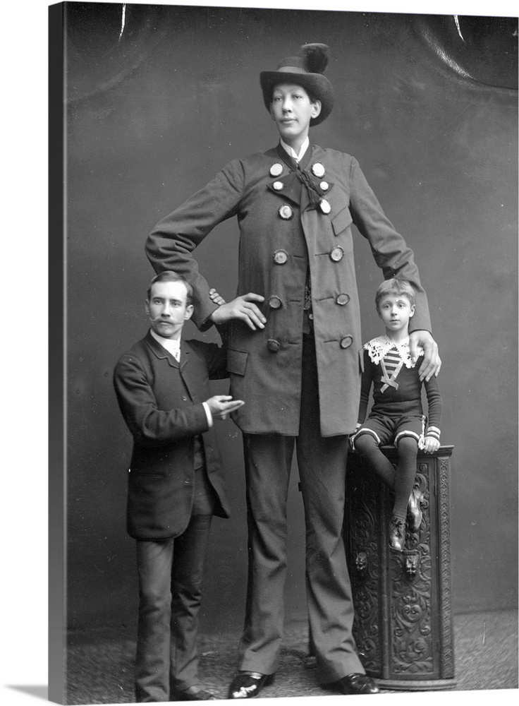 1887:  Wintrelmeier, an Austrian giant A normal sized man  comes up to his elbow