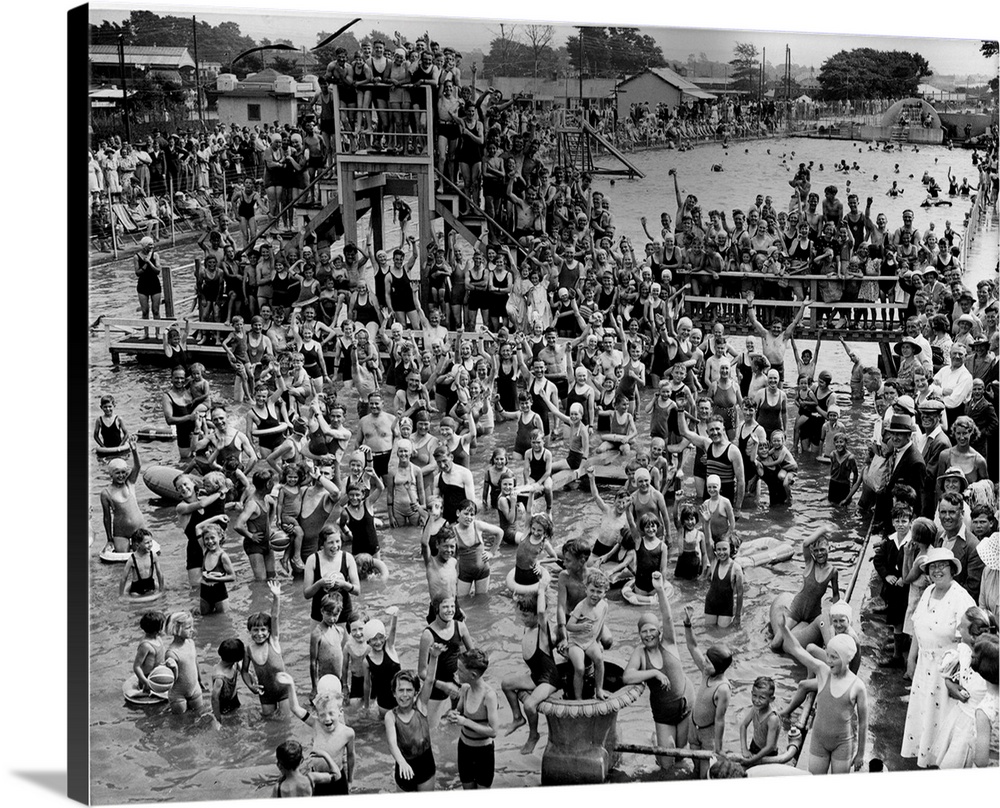 10th August 1937:  Bristol keeps cool at the Blue Lagoon at Severn Beach, as sun seekers make the most of the fine weather