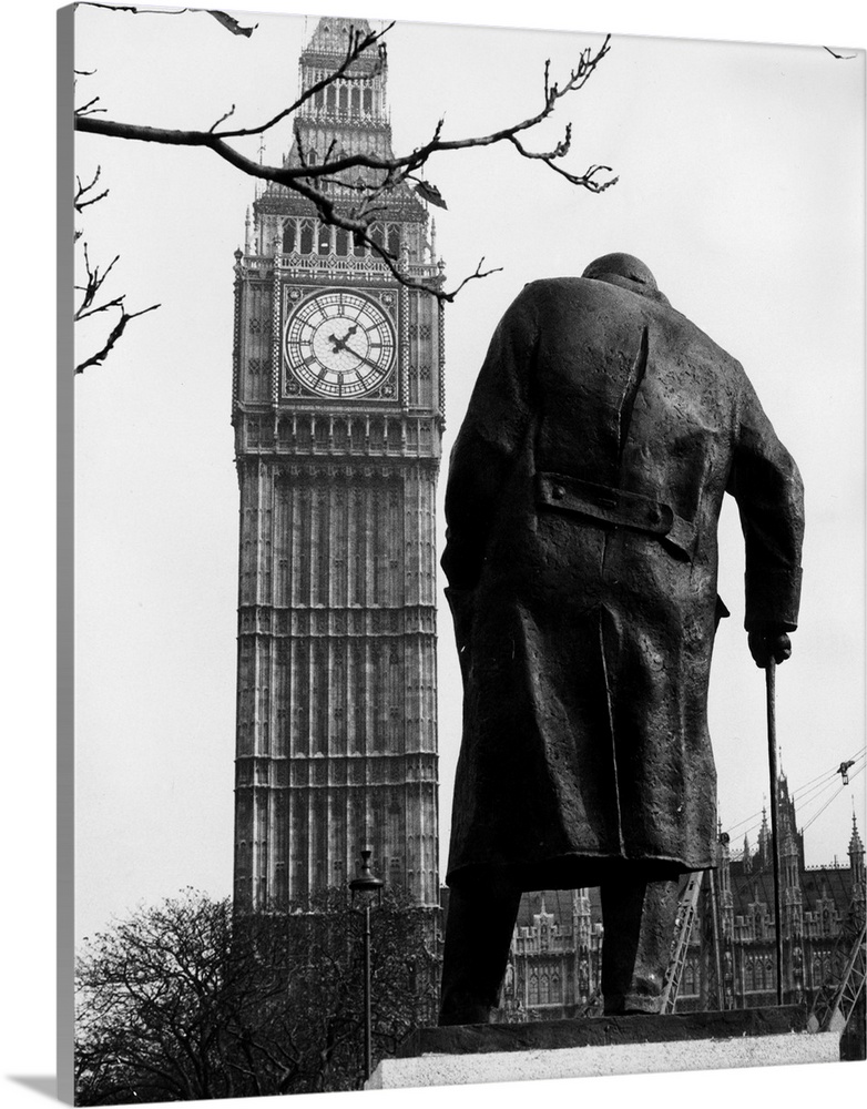 1973  A bronze statue of Sir Winston Churchill after being unveiled in the presence of the Queen, Queen Elizabeth The Quee...