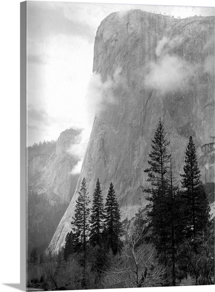 El Capitan rock face in Yosemite Park, California
