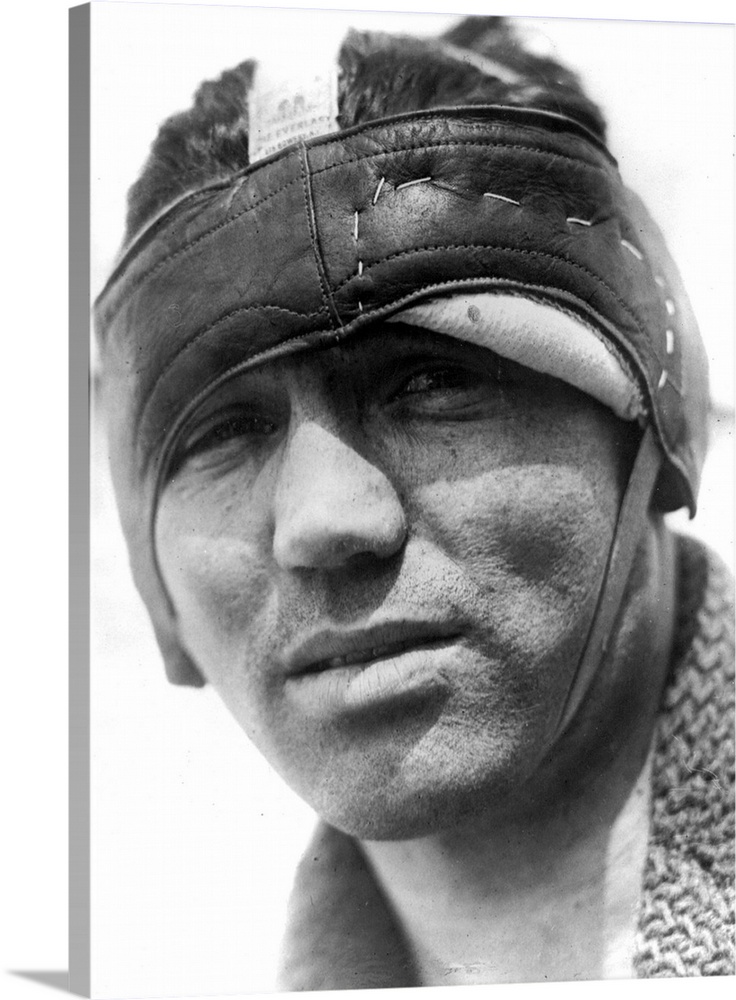 1927:  American heavyweight boxer Jack Dempsey, the Manassa Mauler