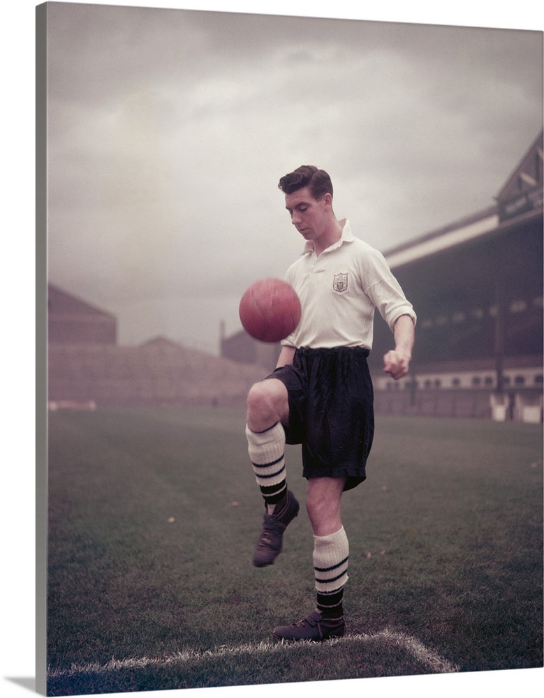 England footballer and Fulham Football Club captain Johnny Haynes (1934 - 2005), circa 1955
