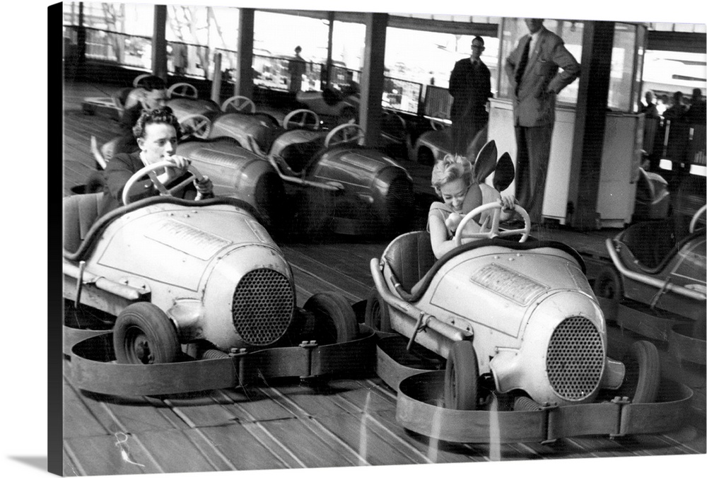 Leslie Caroll, who presents the television programme 'Yakity Yak' on ITV, enjoying a ride on the dodgems at Blackpool funf...