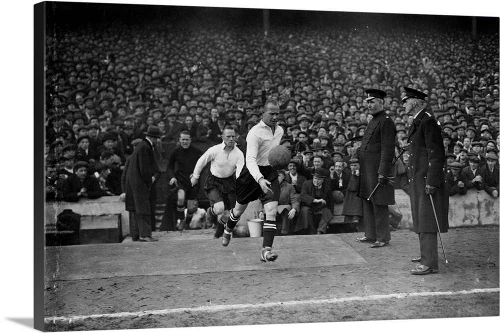 10th March 1933:  Luton Town FC captain, Keen, leads his team out onto the pitch