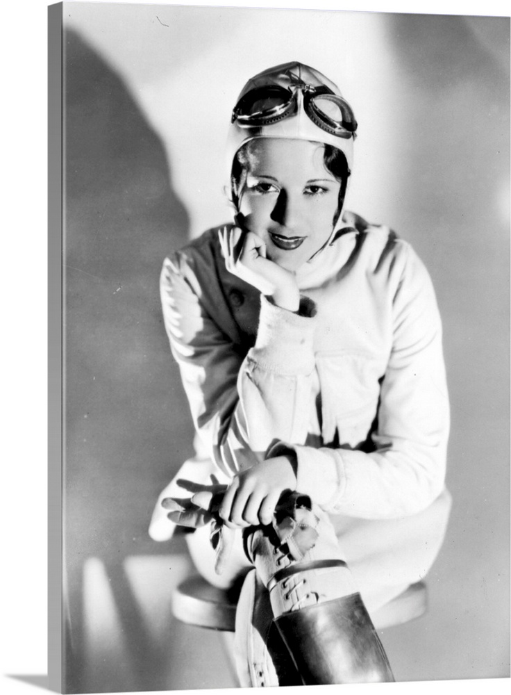 circa 1928:  Sally Eilers (1908 - 1978) the Hollywood film star and actress in aviation clothing
