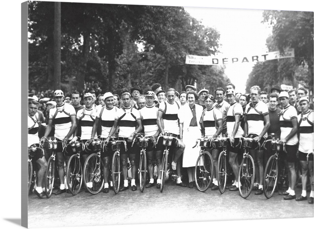 1938:  THE START OF THE TOUR DE FRANCE IN PARIS THE GERMAN TEAM PREPARE TO START