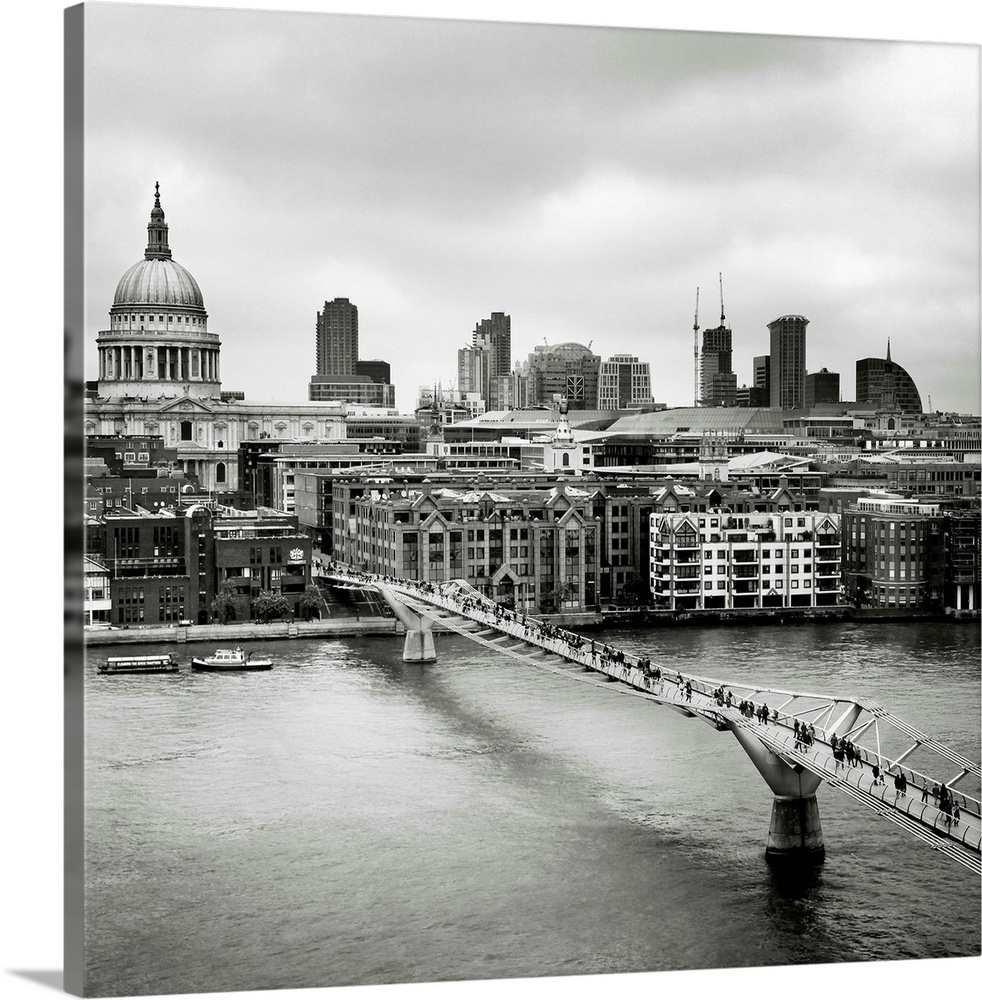 London Millenium Bridge, black and white photography