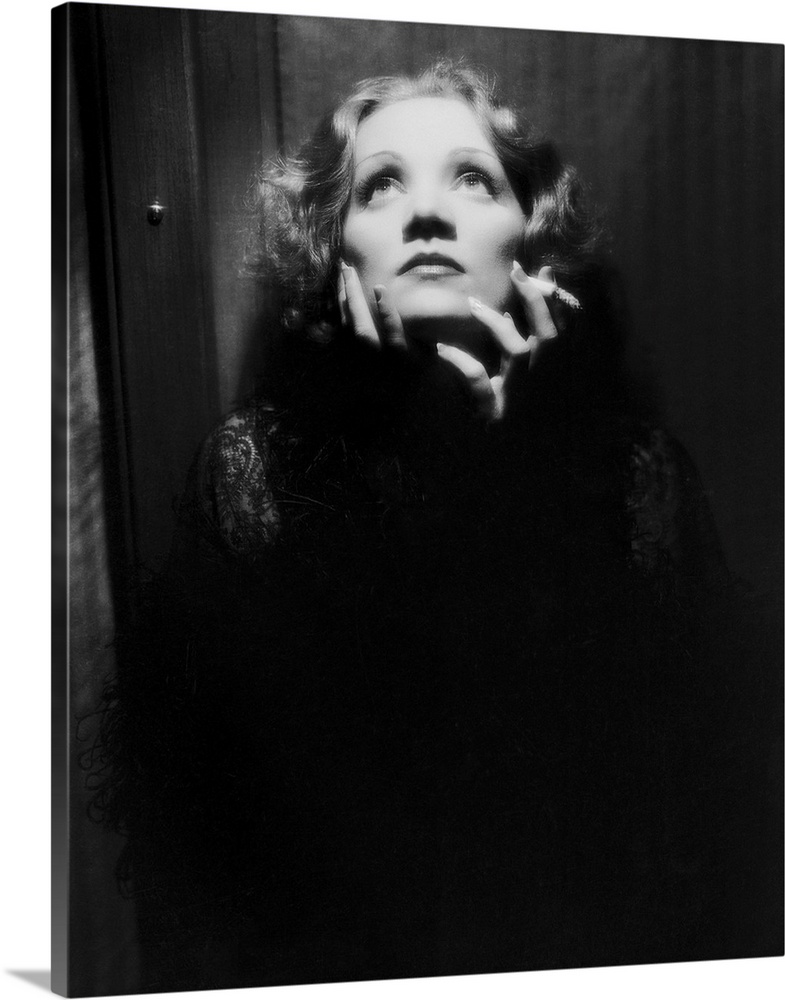 1637812 Shanghai Express by Josef von Sternberg with Marlene Dietrich, 1932 (b/w photo); (add.info.: Shanghai Express de J...