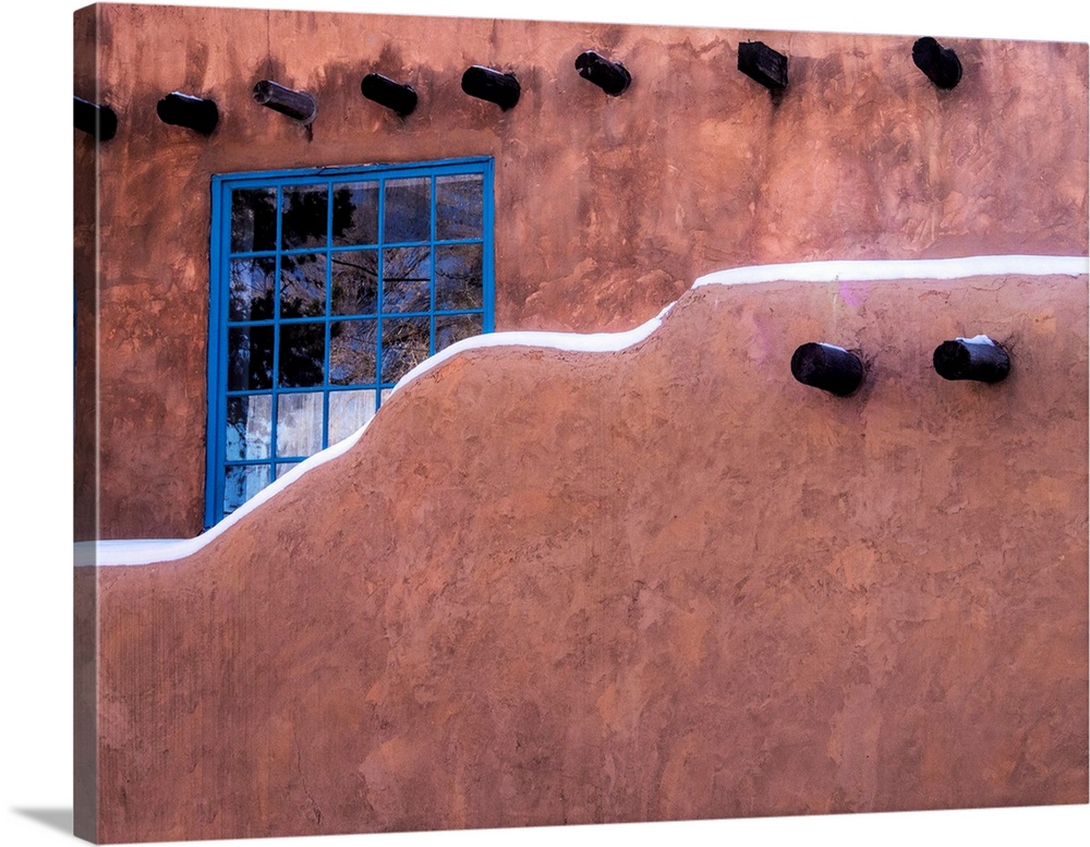 North America, USA, New Mexico, Sant Fe, Adobe structure with protruding vigas and Snow