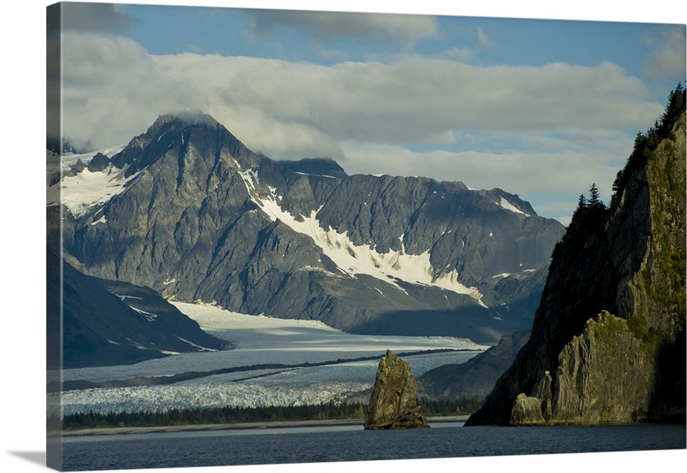 Pacific Northwest, Alaska, Kenai Fjords National Park. Bear Glacier meets the water's edge.