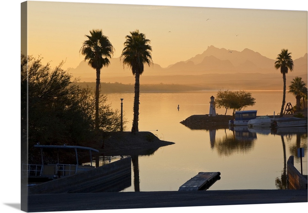 USA, Arizona, Lake Havasu City. Sunrise on Lake Havasu.
