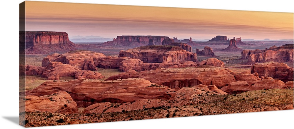 USA, Arizona, Monument Valley Navajo Tribal Park, Panoramic view from Hunt's Mesa at dawn