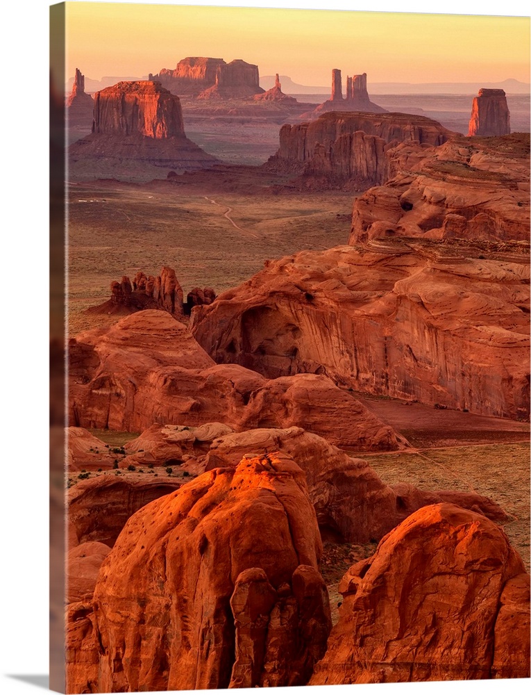 USA, Arizona, Monument Valley Navajo Tribal Park, Sunset view from Hunt's Mesa