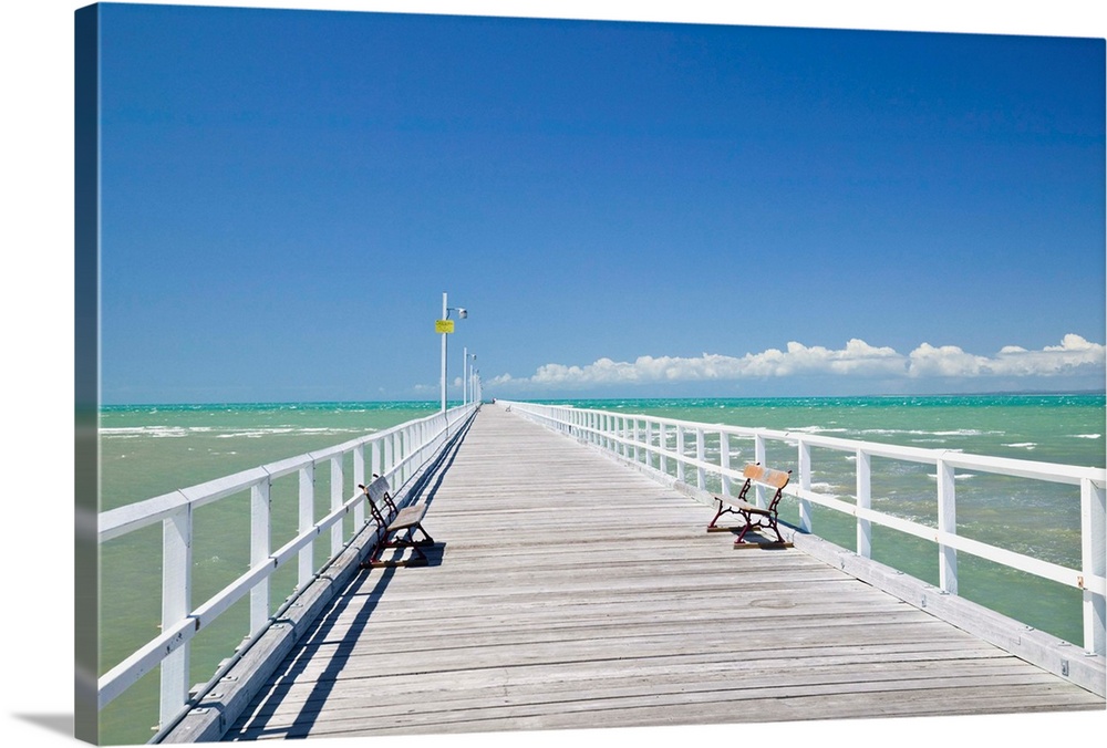 AUSTRALIA, Queensland, Fraser Coast, Hervey Bay. Urangan Pier on Hervy Bay.