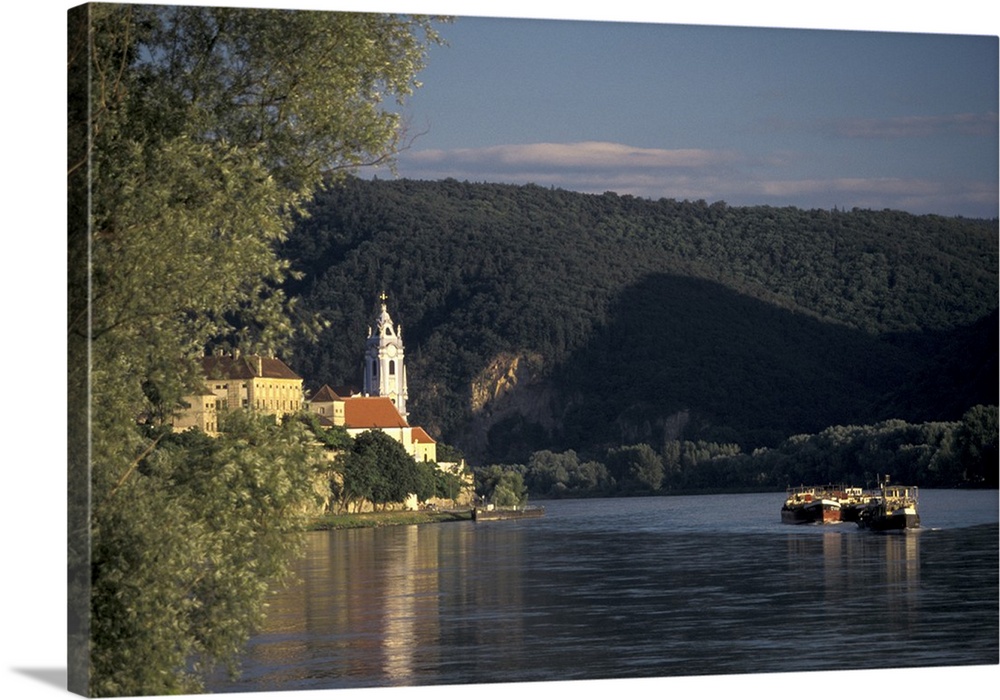 Europe, Austria, Durnstein. Richard the Lionheart Castle and Danube River