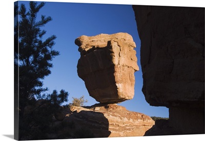 Balanced Rock, Garden of The Gods National Landmark, Colorado Springs, Colorado