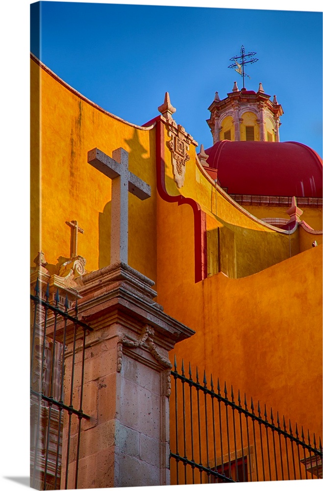 Basilica Coelgiata de Nuestra with it's colorful Yellow.