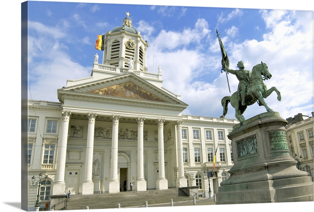 Europe, Belgium, Brussels-Capital Region, Brussels, Eglise St. Jacques sur Coudenberg and statue of Godefroi of Bouillon