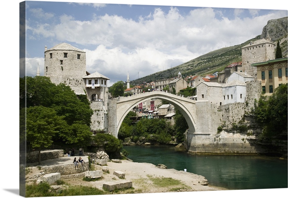 Bosnia-Hercegovia - Mostar. The Old Bridge "Stari Most" - (b.1556/destroyed in 1993 / rebuilt in 2004) symbol of Mostar