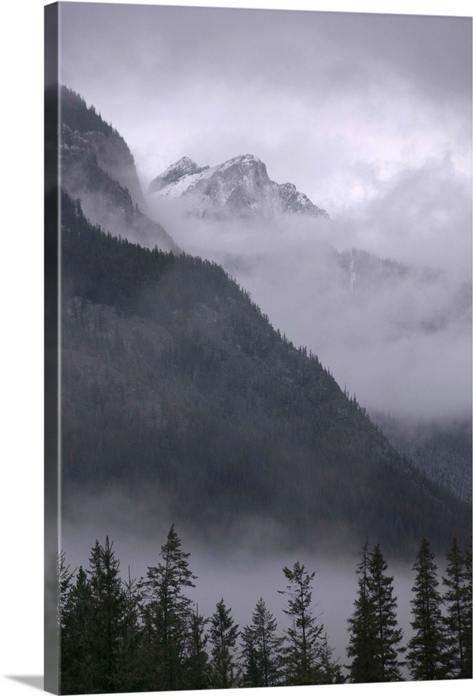 British Columbia, Yoho National Park, Mountains and Mist