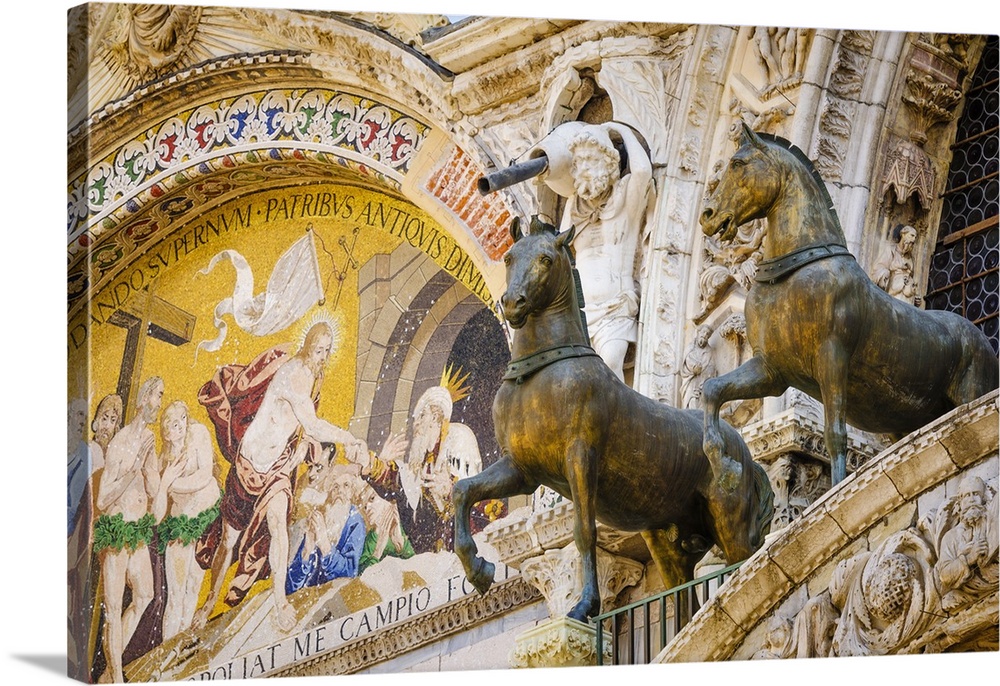 Bronze horses and mosaic above the entrance to Basilica San Marco (Saint Mark's Cathedral), Venice, Veneto, Italy.
