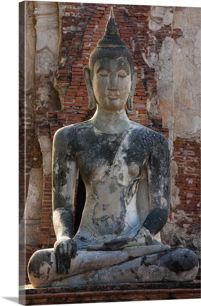 Buddha statue at Wat Mahthat, Ayutthaya Historical Park, Thailand