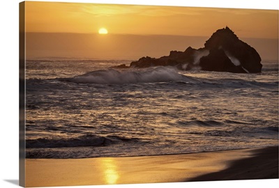 California, Big Sur. Sunset and splashes at Pfeiffer Beach