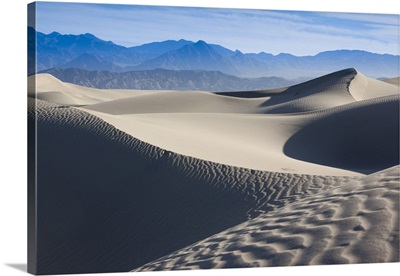 California, Death Valley National Park, Mesquite Flat Sand Dunes, dawn