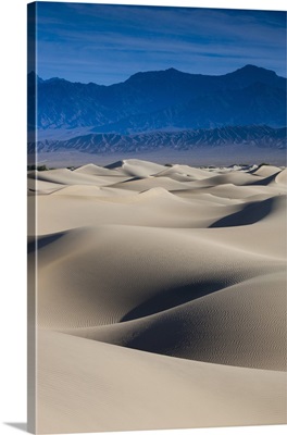 California, Death Valley National Park, Mesquite Flat Sand Dunes, dawn