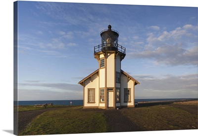 California, Mendocino-area, Pine Grove, Point Cabrillo Lighthouse, dawn