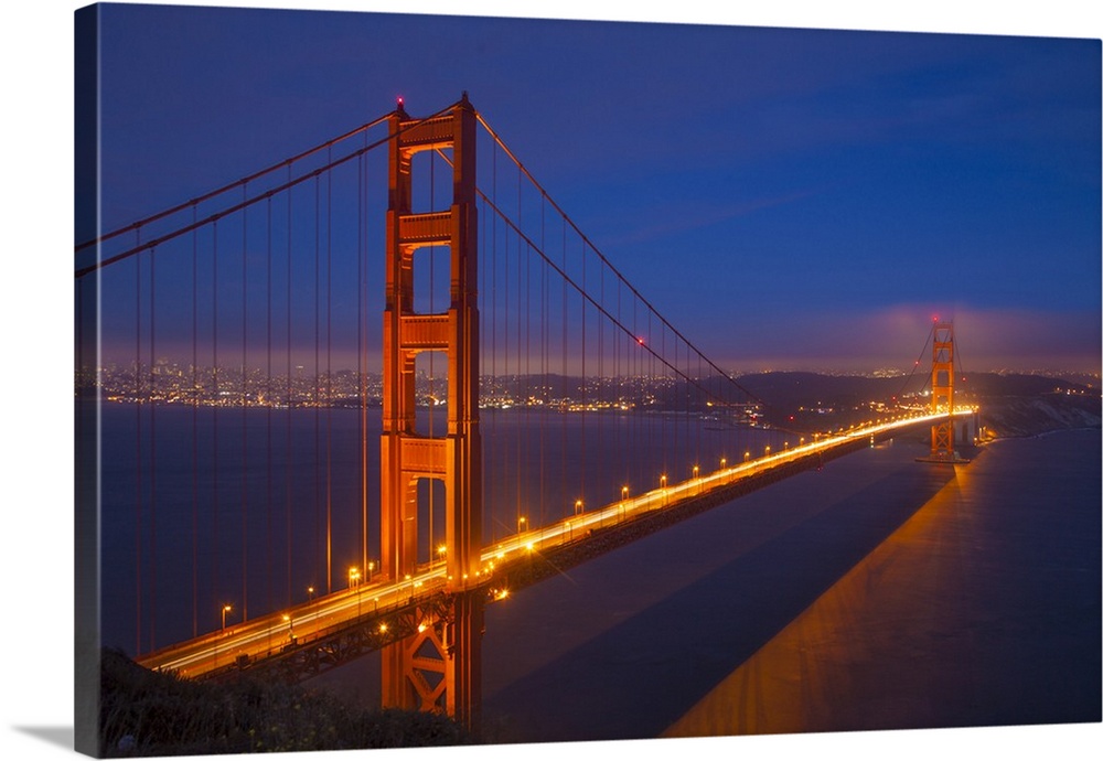 USA, California, San Francisco. Golden Gate Bridge lit at night.