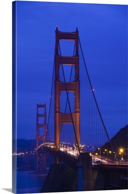 California, San Francisco, Marin Headlands, Golden Gate Bridge, dawn