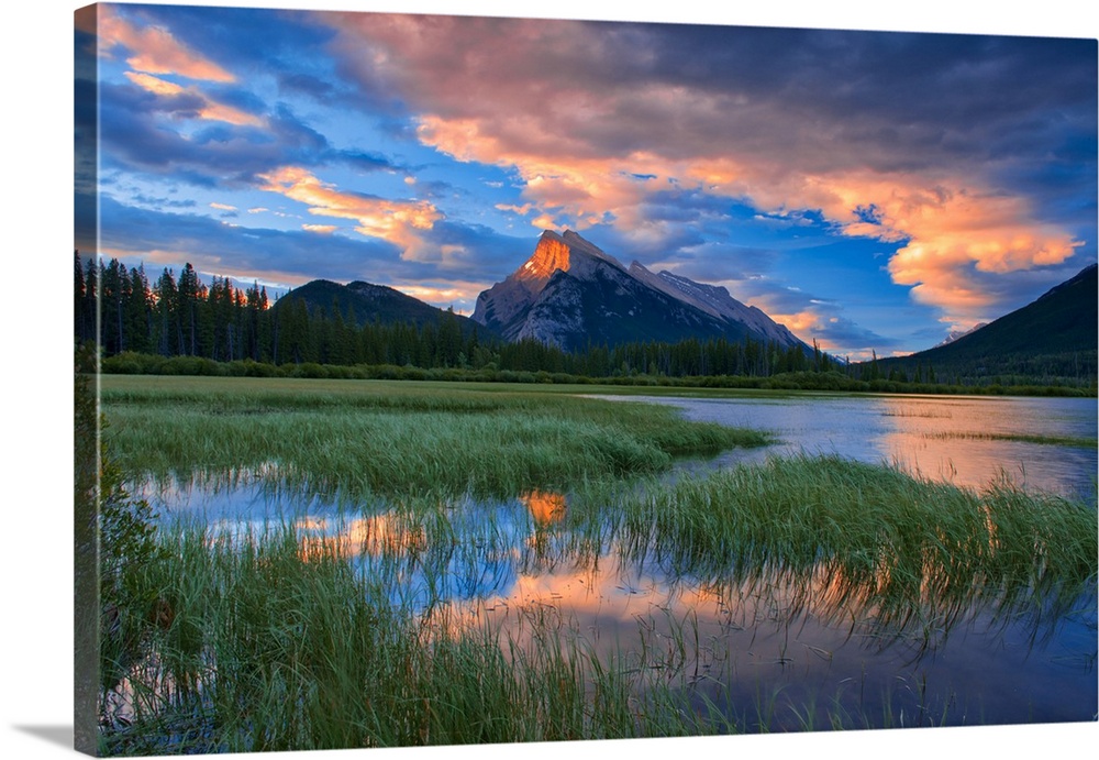 Canada, Alberta, Banff national park. Vermillion lakes and Mt. Rundle at sunrise.