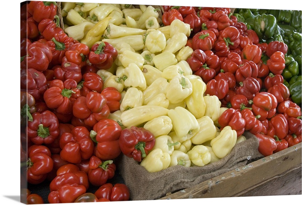 Canada, British Columbia, Cowichan Valley, Duncan. Red and yellow peppers for sale.