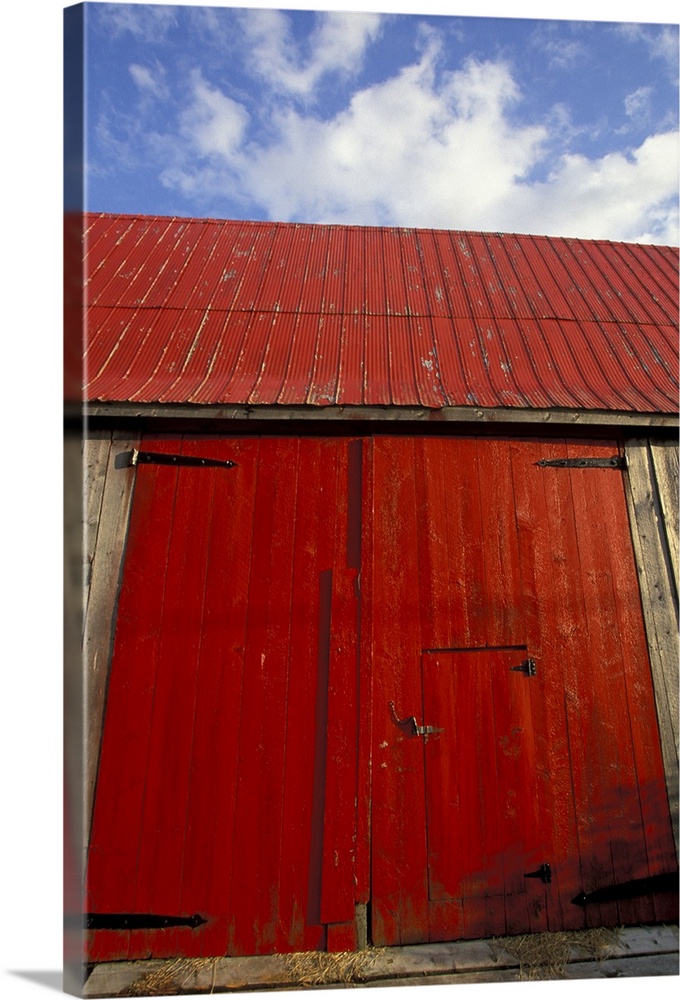 NA, Canada, New Brunswick, Shepody.Red barn door
