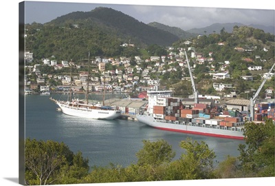 Caribbean, Grenada, St. George's Harbor, The Carenage, Shipping in the Harbor