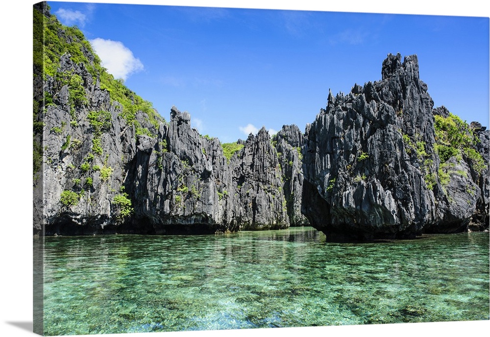 Clear water in the Bacuit Archipelago, Palawan, Philippines.