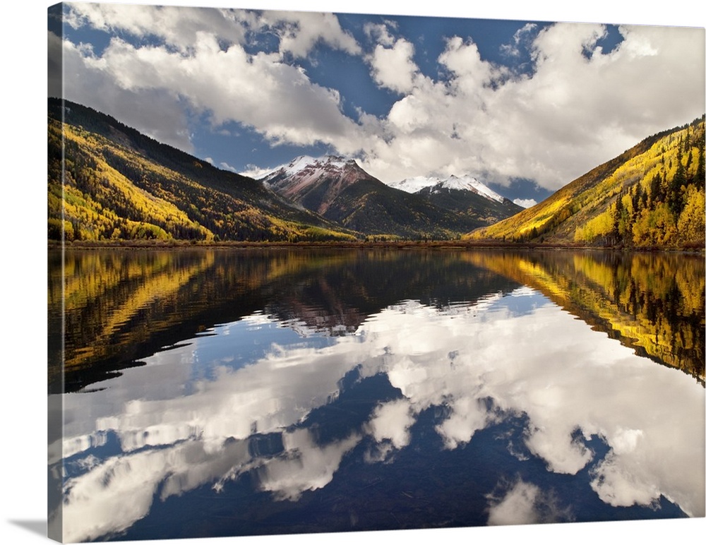 USA, Colorado, Ouray, Fall reflections on Crystal Lake