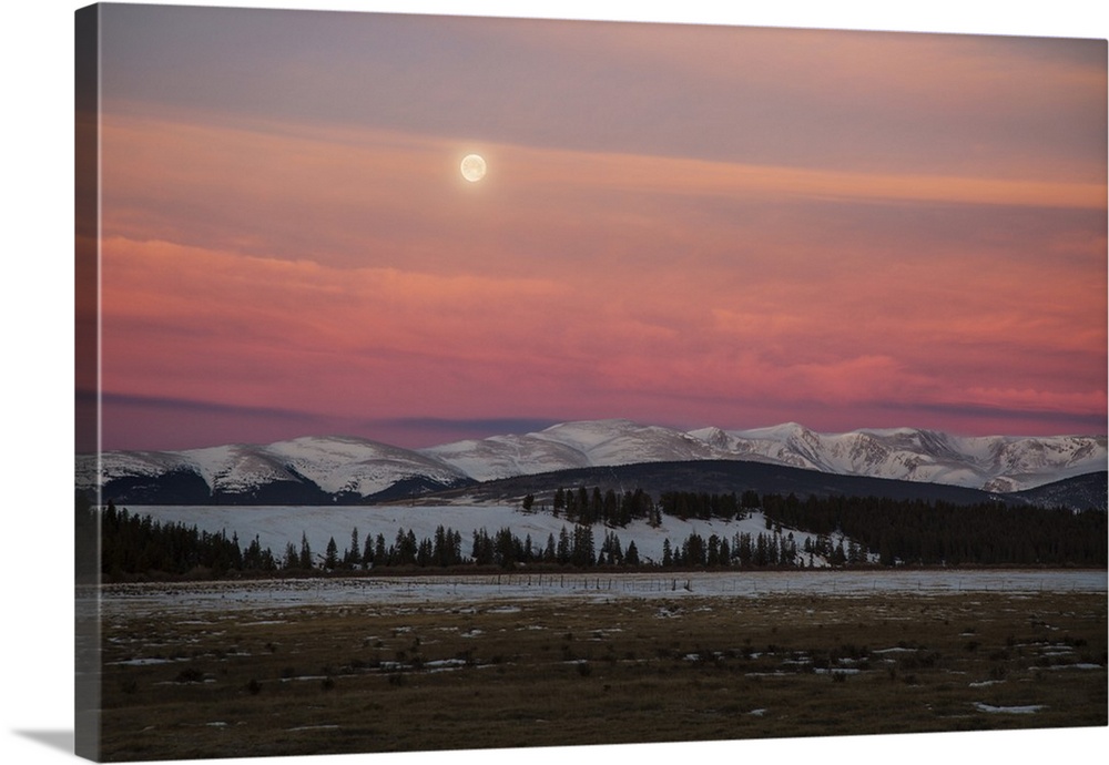 USA, Colorado. Setting full moon and alpenglow above Mosquito Range.
