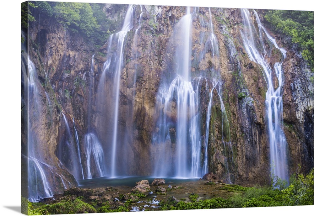 Croatia, Plitvice Lakes National Park. Scenic of waterfall. Credit: Jim Nilsen / Jaynes Gallery