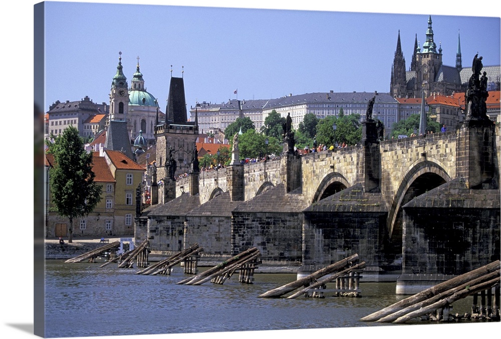 Europe, Czech Republic, Cent. Bohemia, Prague (Praha).Charles Bridge and Prague Castle on Vltava River, afternoon