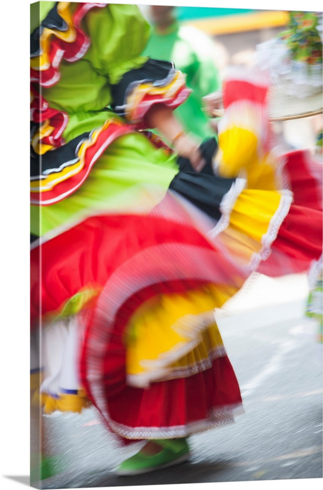 United States, California, San Francisco. Dancers in traditional dress at Cinco de Mayo parade.
