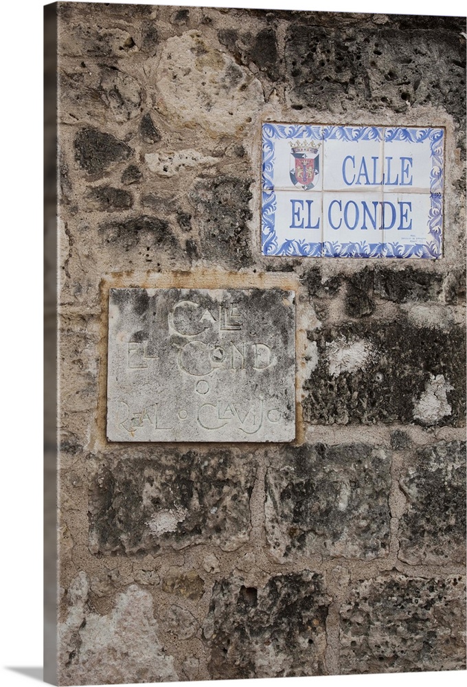 Dominican Republic, Santo Domingo, Zona Colonial, sign for Calle El Conde, main Colonial Zone pedestrian street