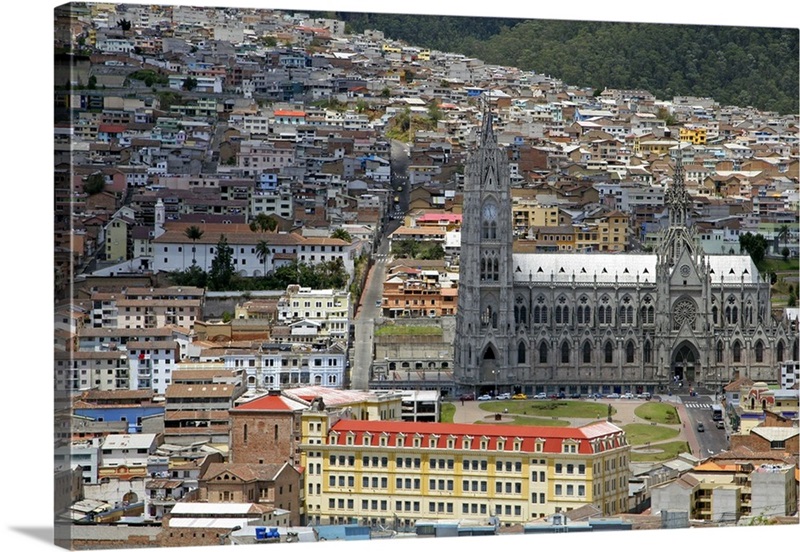 Ecuador, Quito, surrounded by the Andes