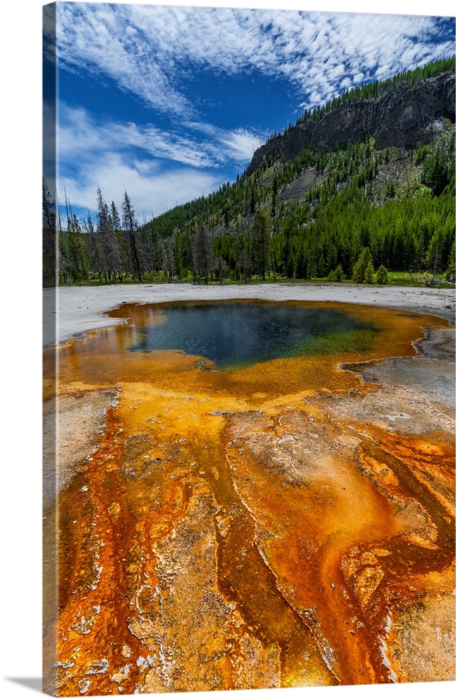 Emerald Pool, Yellowstone National Park.