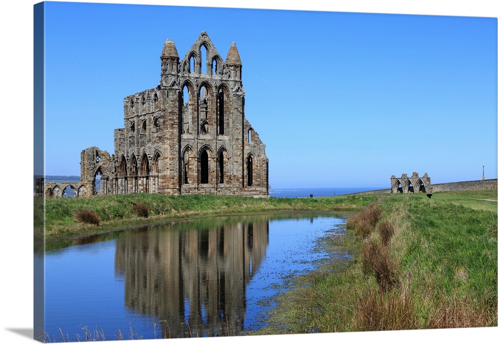 England, North Yorkshire, Whitby. North Sea, East cliff. English Heritage site, ruins of Benedictine abbey, Whitby Abbey, ...