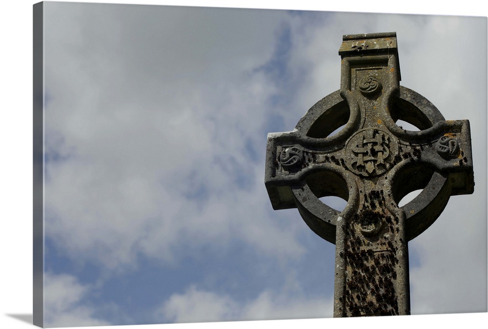 Europe, Ireland, Glendalough. Celtic Cross at Glendalough.