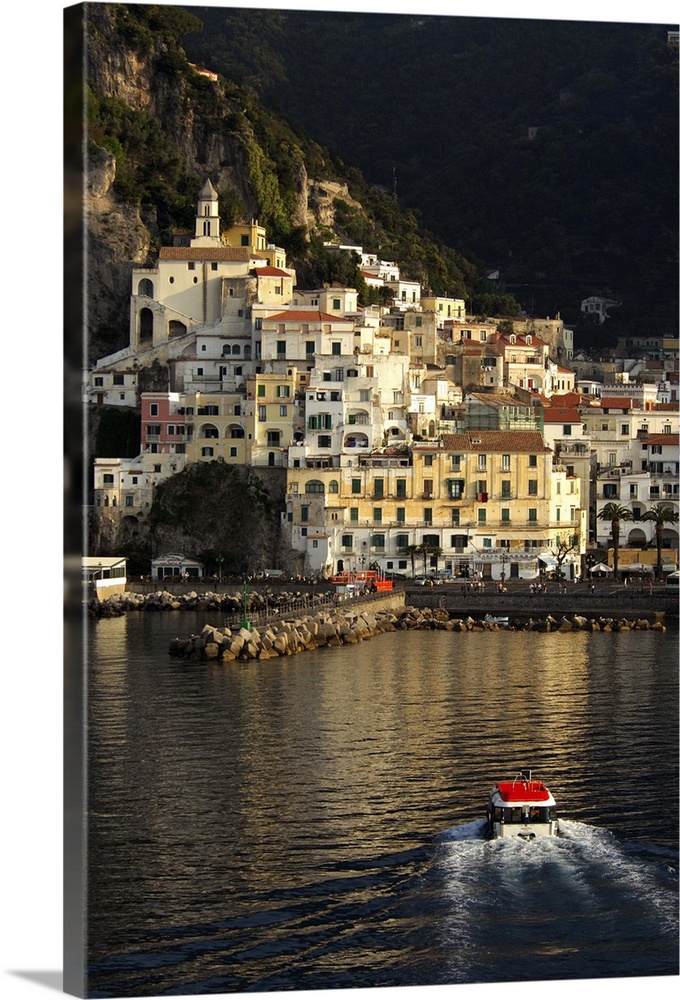 Europe, Italy, Amalfi Coast, Bay of Salerno, Amalfi.