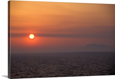 Europe, Italy, Amalfi Coast, Bay of Salerno, Amalfi. Mediterranean sunset